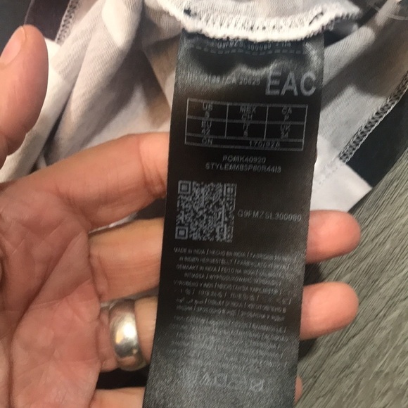 Guess Vintage Striped Screen Print Classic Triangle Screen Print T-Shirt size S - Picture 6 of 8